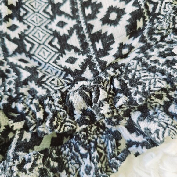 Forever 21 Boho Ruffled Shorts, Size Small - Picture 7 of 8